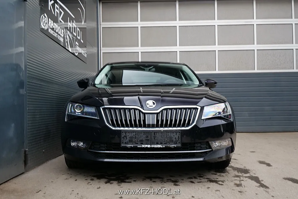 Skoda Superb 1,6 TDI Style Image 3