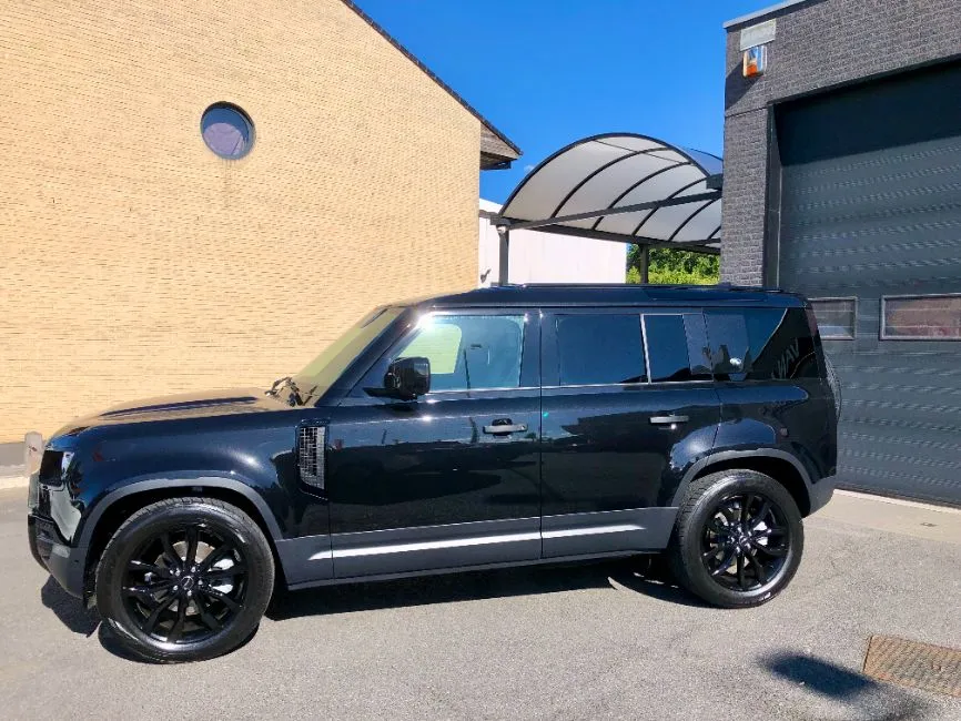 Land Rover Defender 110 SE D200 AWD Black Line Image 4